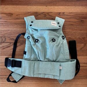 Tula Carrier in Soft Mint